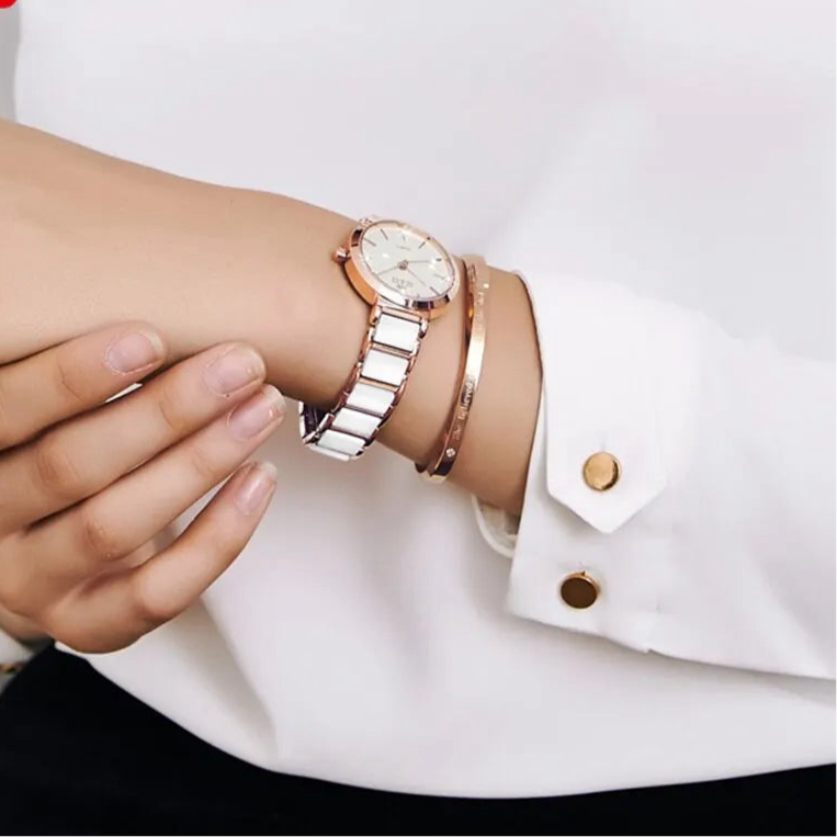 “Women’s Luxury Rose Gold Quartz Watch with Ceramic Strap Elegant Fashion Timepiece.”