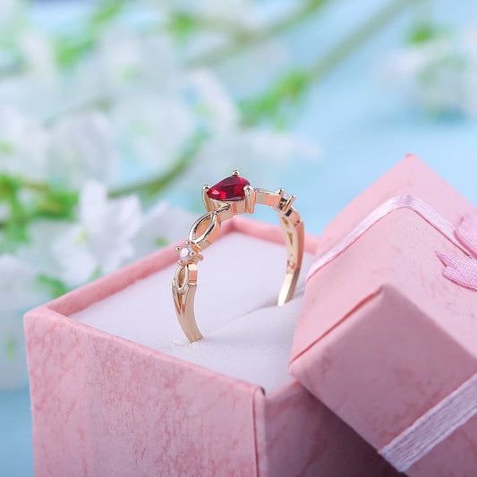“Simple heart ring for women with zircon stone, a cute and romantic birthday gift for your girlfriend.” - Dazzory