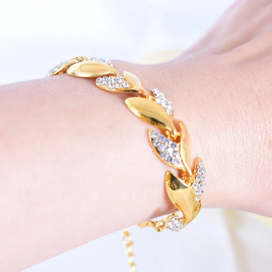 “1PC Gold Leaf Bracelet, Crystal Pendant, Adjustable Chain, Elegant Daily Jewelry.”
