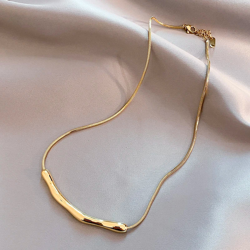“European & American Style Simple Gold Stainless Steel Collarbone Chain – Short Necklace for Women”