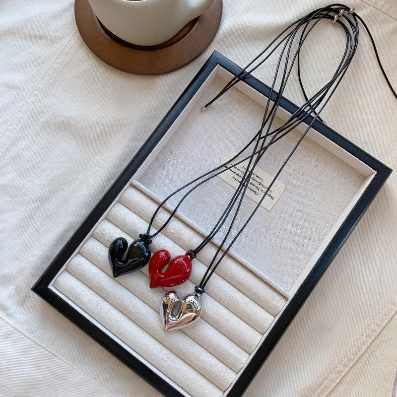“Heart Pendant Necklace – Adjustable Pull-out Sweater Chain Accessory”