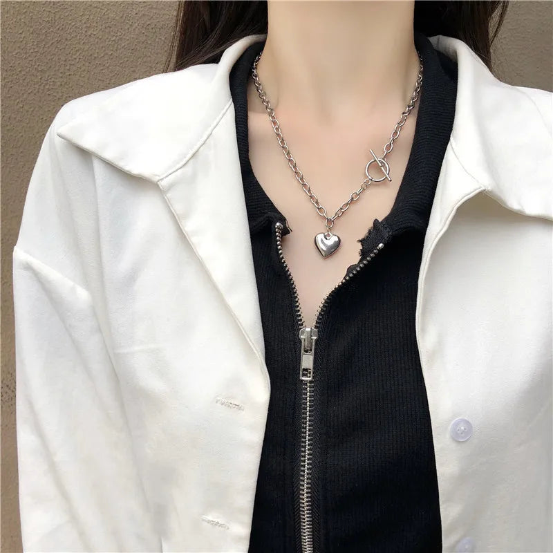 “Vintage Love Heart Pendant Necklace - Gold Metal Chain Choker, Trendy Jewelry for Women.”