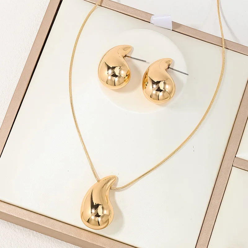 “3Pcs Gold-Plated Teardrop Necklace & Earrings Set - Trendy Jewelry.”