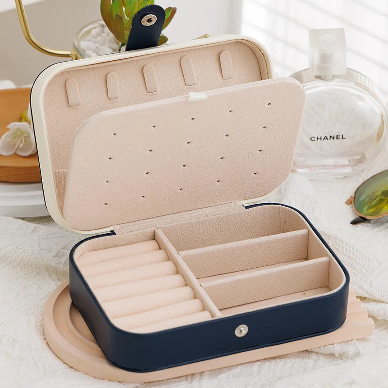 “Portable Jewelry Box Organizer for Travel, Leather Case for Rings, Earrings, Necklaces”