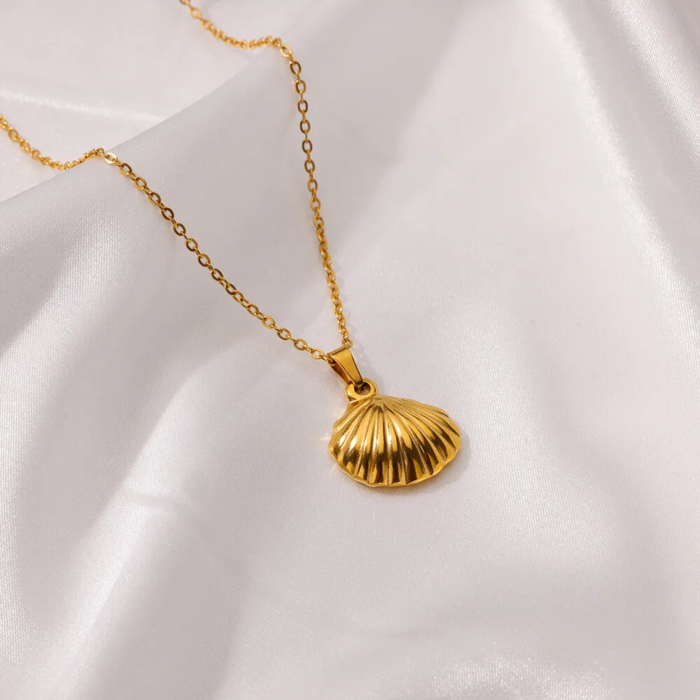 “316L Stainless Steel Heart Necklace - Multilayer Gold Goth Jewelry.”
