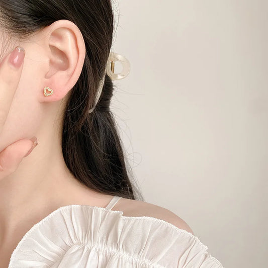 “Fashion heart stud earrings, hypoallergenic, perfect for cartilage piercings and gifts.”