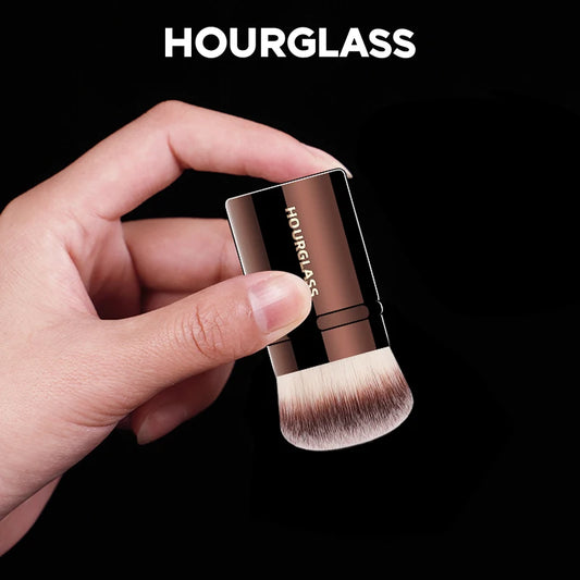 “Retractable Blush Brush, Soft Fiber Hair, Skin-Friendly Design, Perfect for Makeup.”