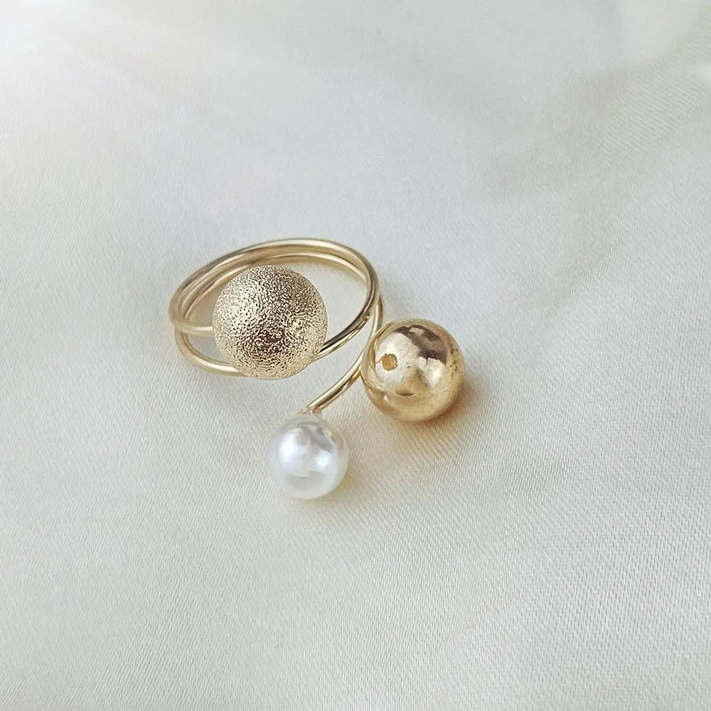 “Luxury Vintage Stone Ring - Antique Rhinestone & Crystal Wedding Ring for Women.”