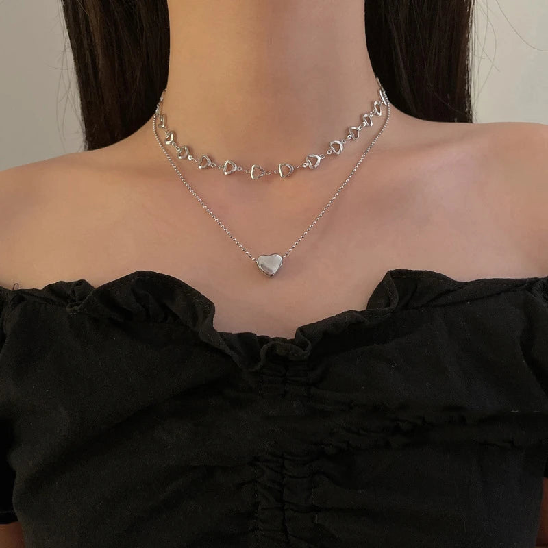 “Vintage Love Heart Pendant Necklace - Gold Metal Chain Choker, Trendy Jewelry for Women.”