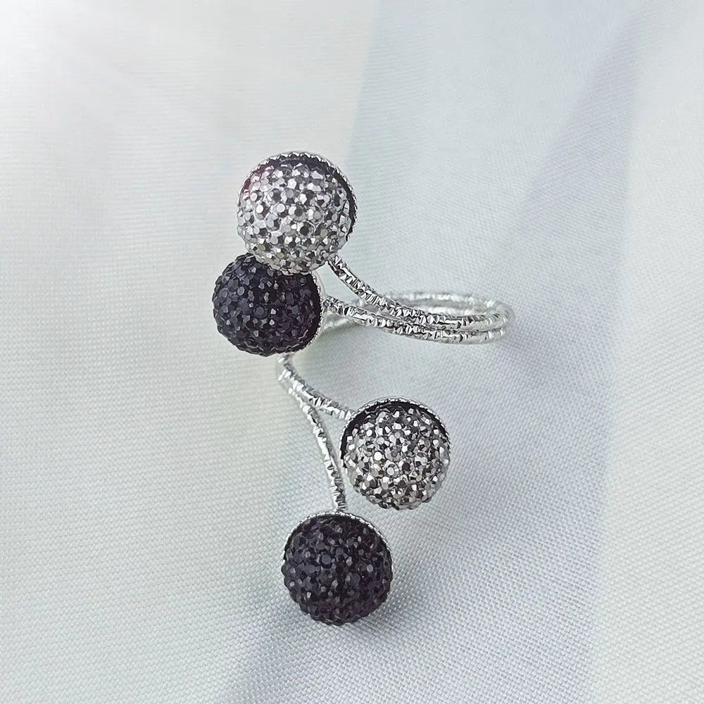 “Luxury Vintage Stone Ring - Antique Rhinestone & Crystal Wedding Ring for Women.”