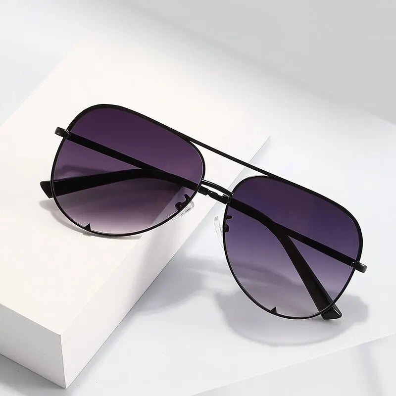 “European retro double-beam metal sunglasses, unisex toad mirror style.”