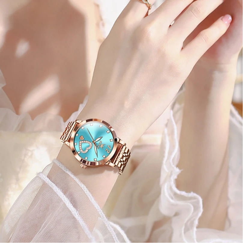 “Love Diamond Inlaid Steel Band Women’s Quartz Watch Elegant Fashion Timepiece.”