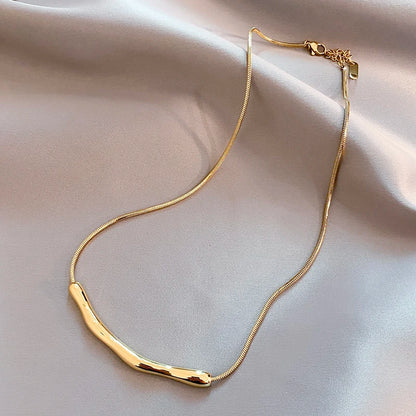 “European & American Style Simple Gold Stainless Steel Collarbone Chain – Short Necklace for Women”