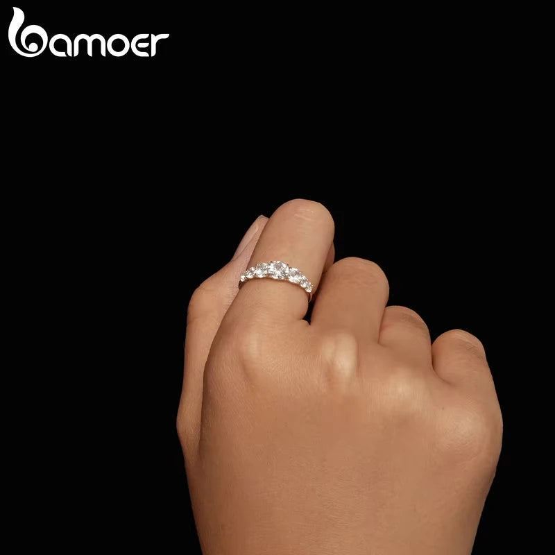 “D color VVS1 moissanite ring, 925 sterling silver, delicate wedding jewelry.”