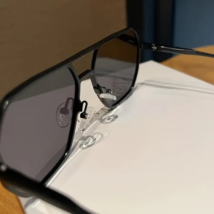 “Square polarized photochromic glasses with metal frame, ideal for driving.”