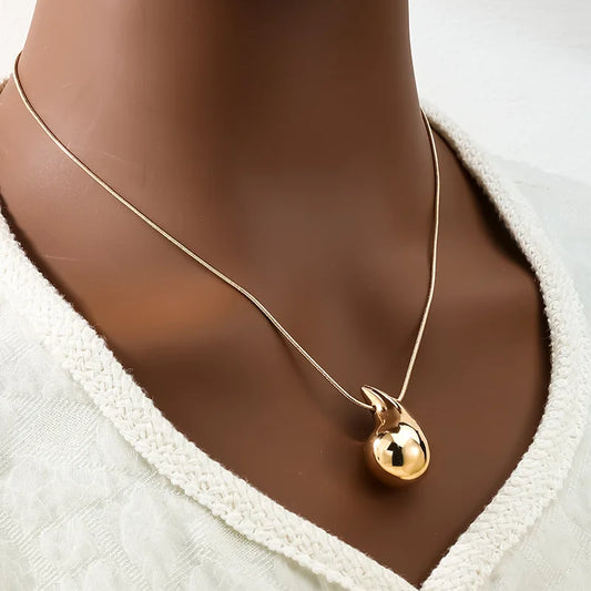 “3Pcs Gold-Plated Teardrop Necklace & Earrings Set - Trendy Jewelry.”
