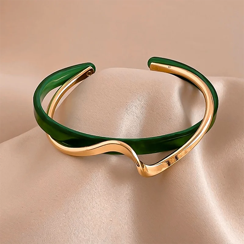 “White shellfish geometric C-shaped metal bracelets for women, stylish and perfect for jewelry gifts.”