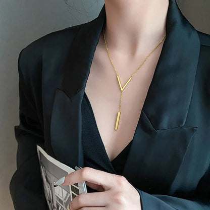 “SUMENG V-shaped Gold Chain Necklace for Women - Sexy Clavicle Choker.”