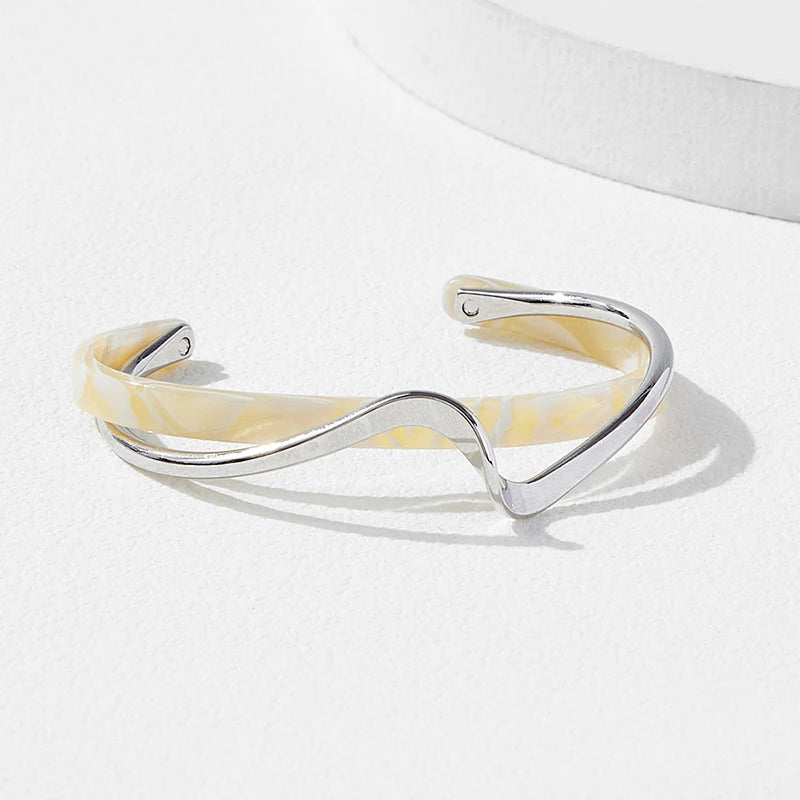 “White shellfish geometric C-shaped metal bracelets for women, stylish and perfect for jewelry gifts.”