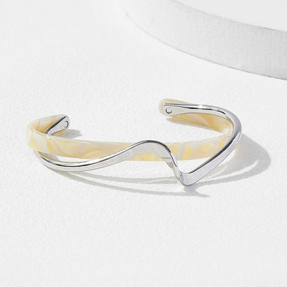 “White shellfish geometric C-shaped metal bracelets for women, stylish and perfect for jewelry gifts.”
