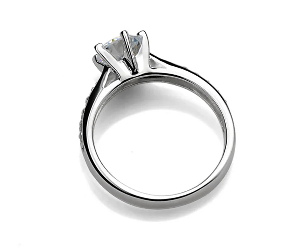 “Luxury 925 sterling silver classic ring for women with a 70ct imitation diamond in a six-claw setting.”