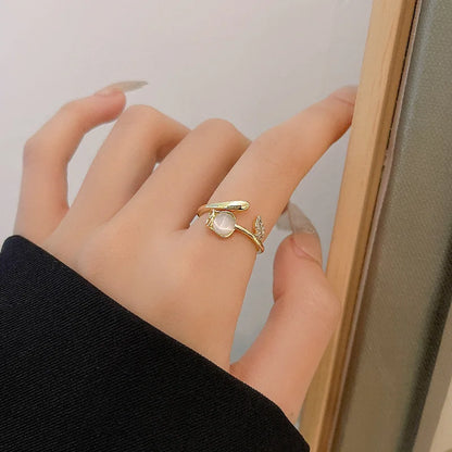 “Luxury Zircon Flower Rings for Women - Rose, Cherry Blossom, Tulip Design, Adjustable.”
