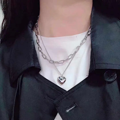 “Vintage Love Heart Pendant Necklace - Gold Metal Chain Choker, Trendy Jewelry for Women.”