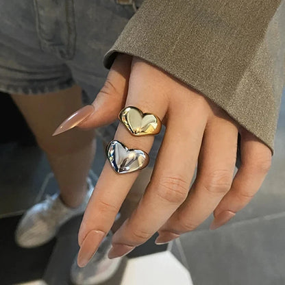 “Smooth stainless steel heart ring, trendy Y2K style, ideal gift.”
