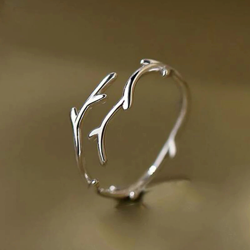 “Cute Mouse-Shaped Open Ring for Women - Antique Silver, Stylish Party Accessory.”
