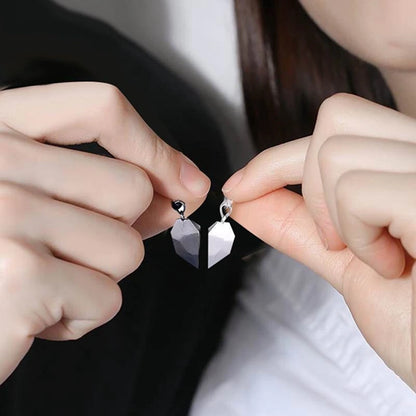 “Simple Couple Pendant Necklace – Electrocardiogram & Magnetic Heart Design, Valentine’s Day Gift”