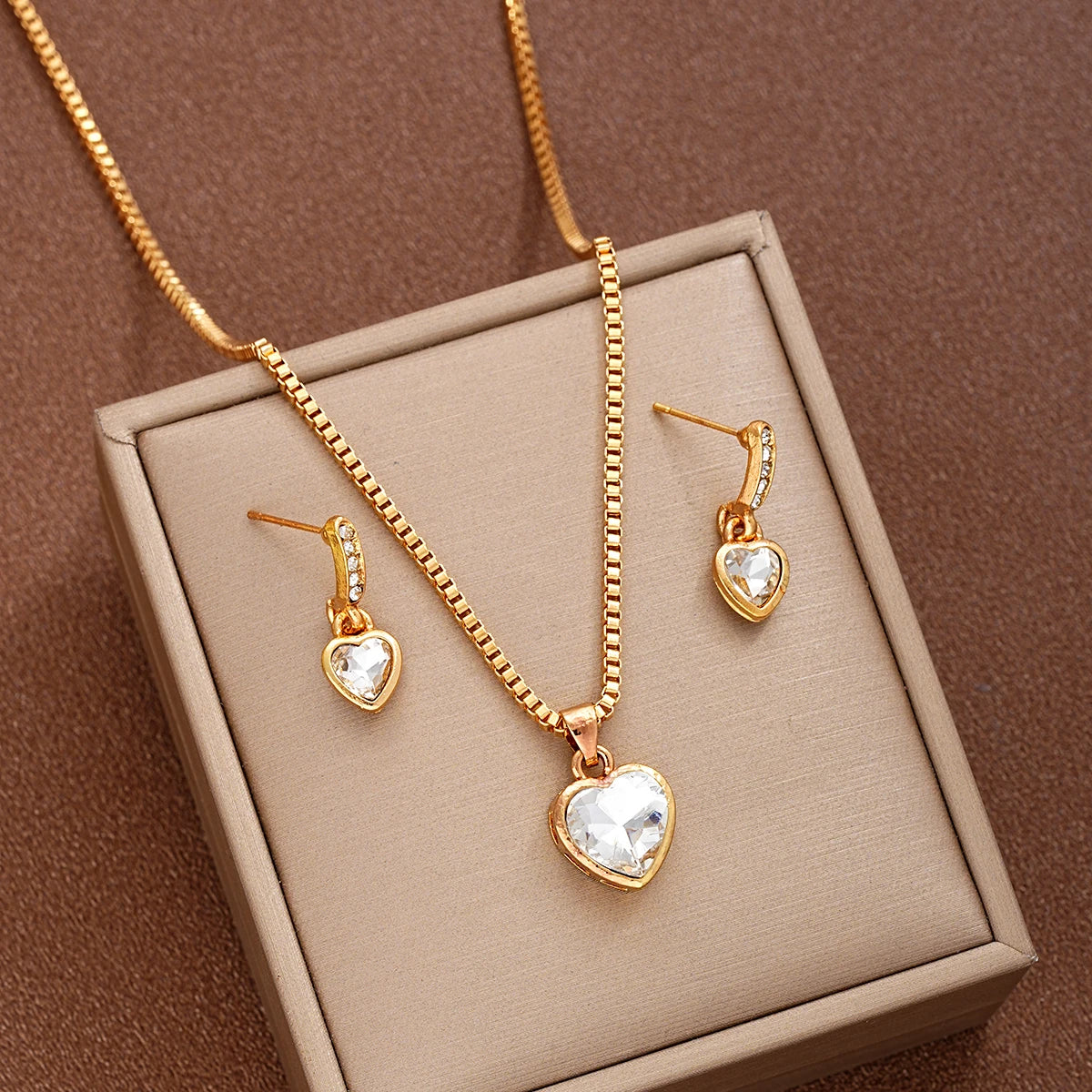 “3-piece heart pendant jewelry set: earrings and necklace with rhinestones, exquisite gift.”