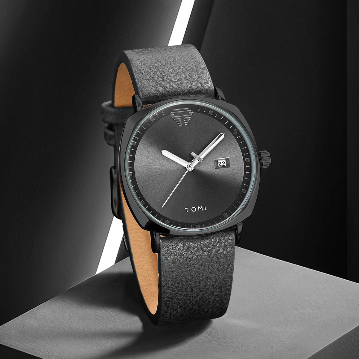 “Minimalist men’s sports watch with calendar, leather strap, casual quartz movement.”