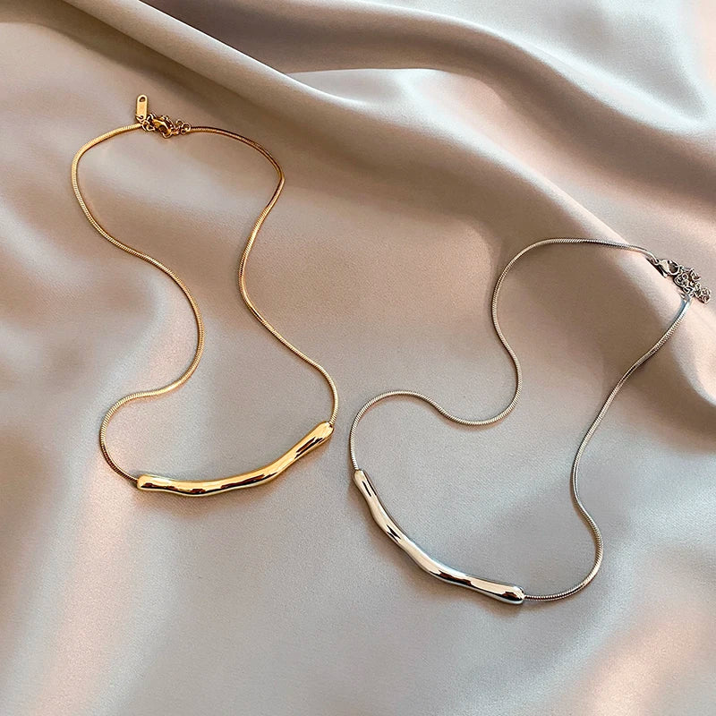 “European & American Style Simple Gold Stainless Steel Collarbone Chain – Short Necklace for Women”