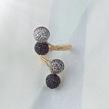 “Luxury Vintage Stone Ring - Antique Rhinestone & Crystal Wedding Ring for Women.”