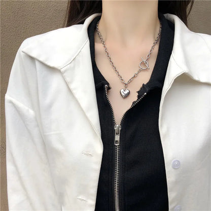“Vintage Love Heart Pendant Necklace - Gold Metal Chain Choker, Trendy Jewelry for Women.”