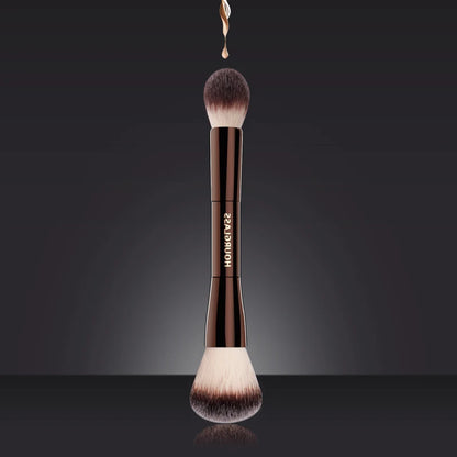 “Double-Head Lighting Edit Brush, Soft Fiber Hair, Fashion Design, Single Face Brush.”