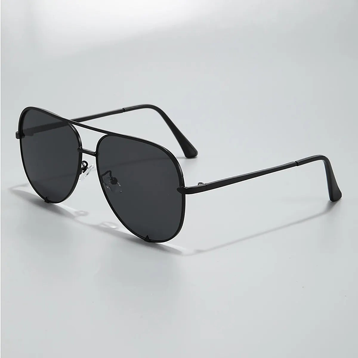 “European retro double-beam metal sunglasses, unisex toad mirror style.”