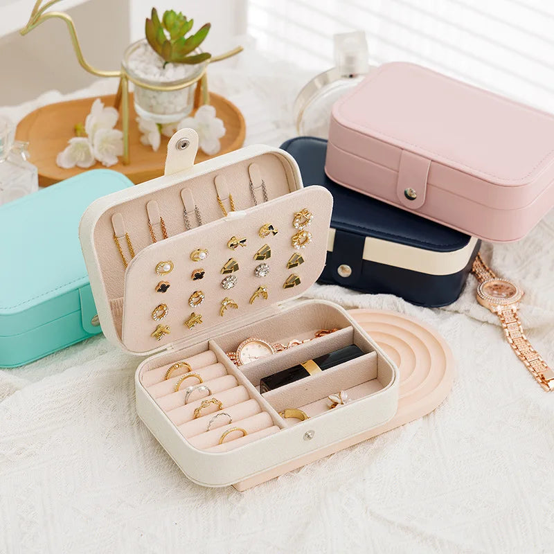 “Portable Jewelry Box Organizer for Travel, Leather Case for Rings, Earrings, Necklaces”