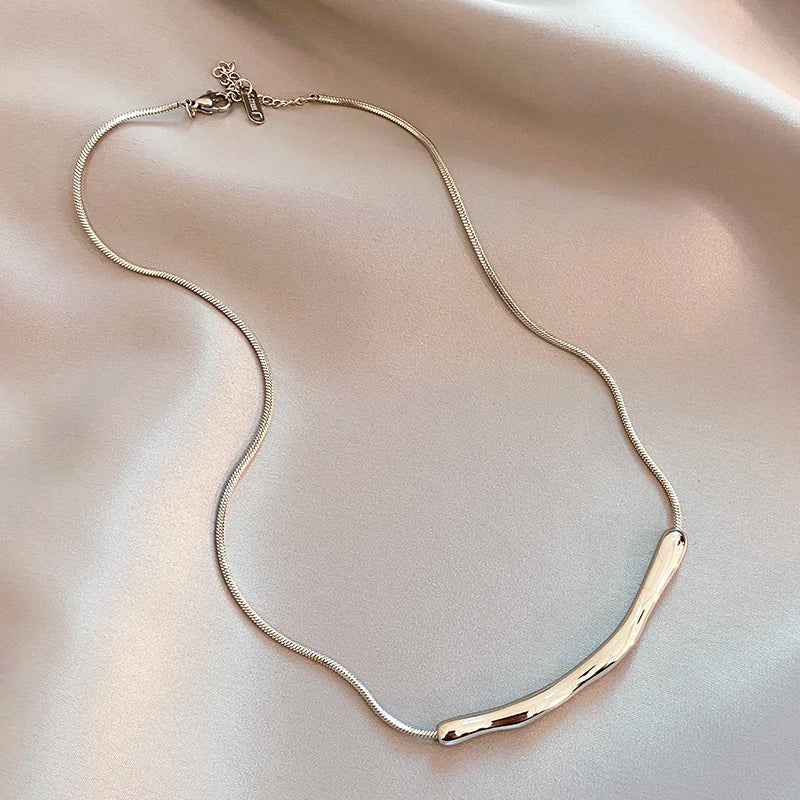 “European & American Style Simple Gold Stainless Steel Collarbone Chain – Short Necklace for Women”