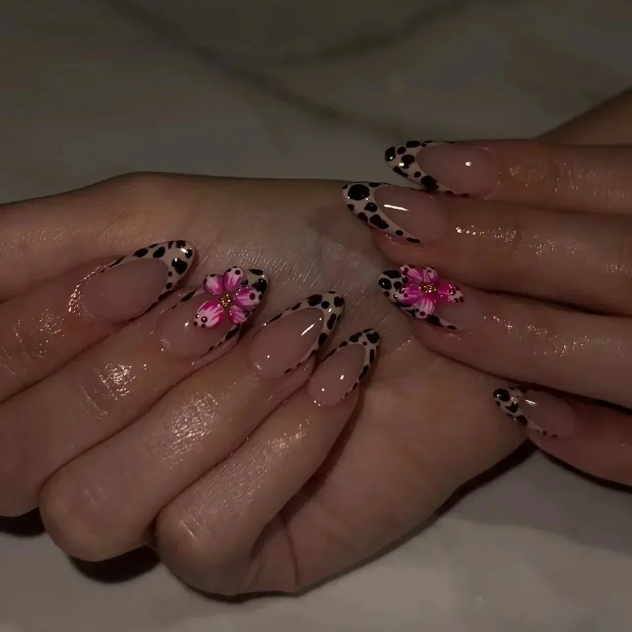 “24Pcs Matte Almond Press-On Nails – Autumn Winter Rose Leaf Design, Full Cover with Glue”