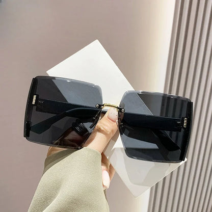 “Fashion rimless women’s sunglasses, gradient lenses, retro UV400 beach style.”