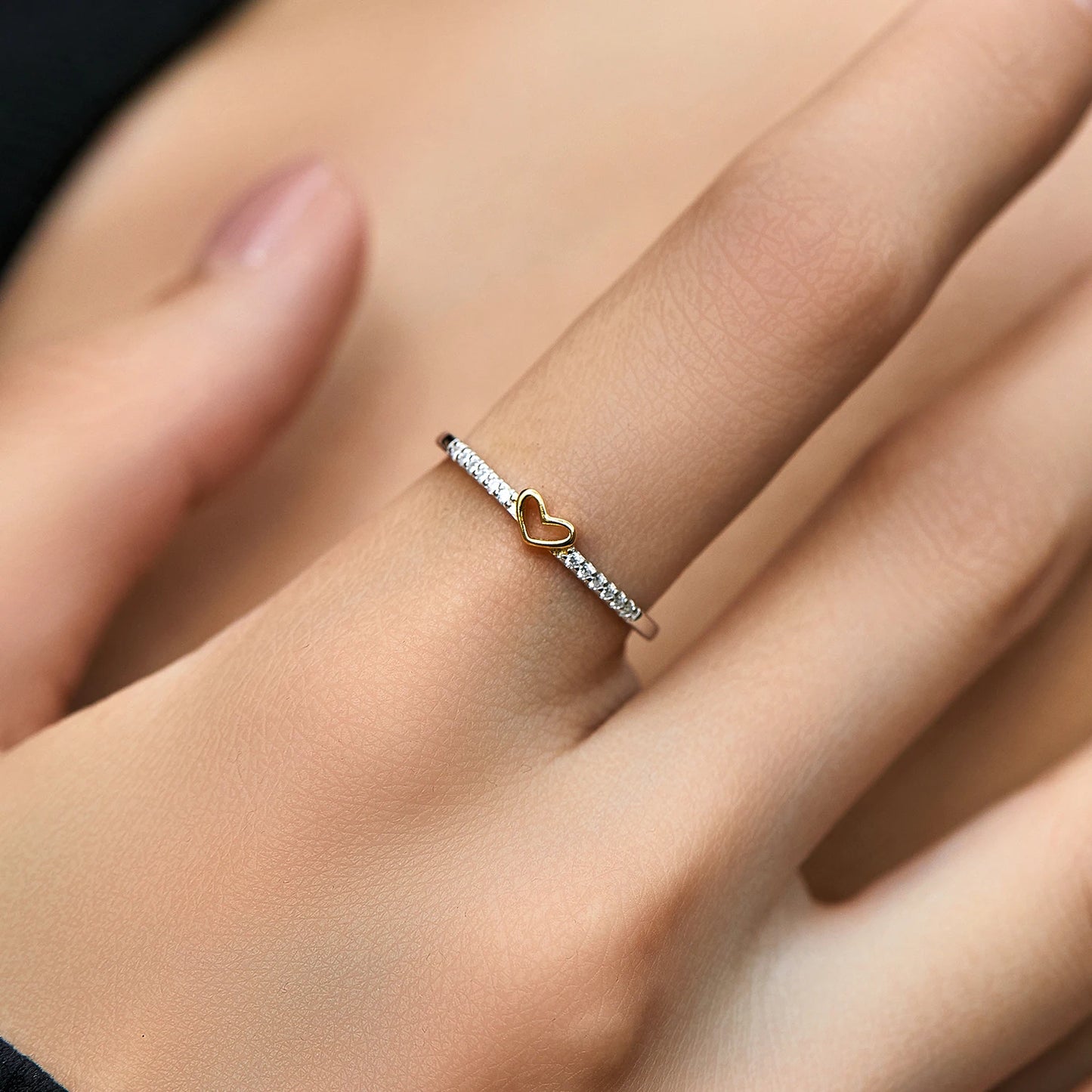 “925 Sterling Silver Simple Romantic Heart Finger Ring Trendy Metallic Contrast Design Jewelry.”
