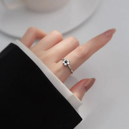 “Luxury Zircon Flower Rings for Women - Rose, Cherry Blossom, Tulip Design, Adjustable.”