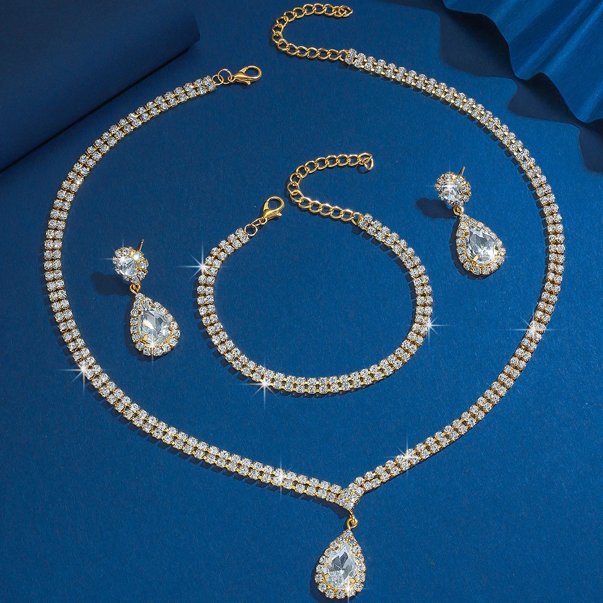 “Wedding Season Women’s Fashion Jewelry Set - Copper Claw Chain Necklace, Earrings, & Bracelet.”