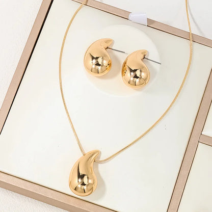 “3Pcs Gold-Plated Teardrop Necklace & Earrings Set - Trendy Jewelry.”