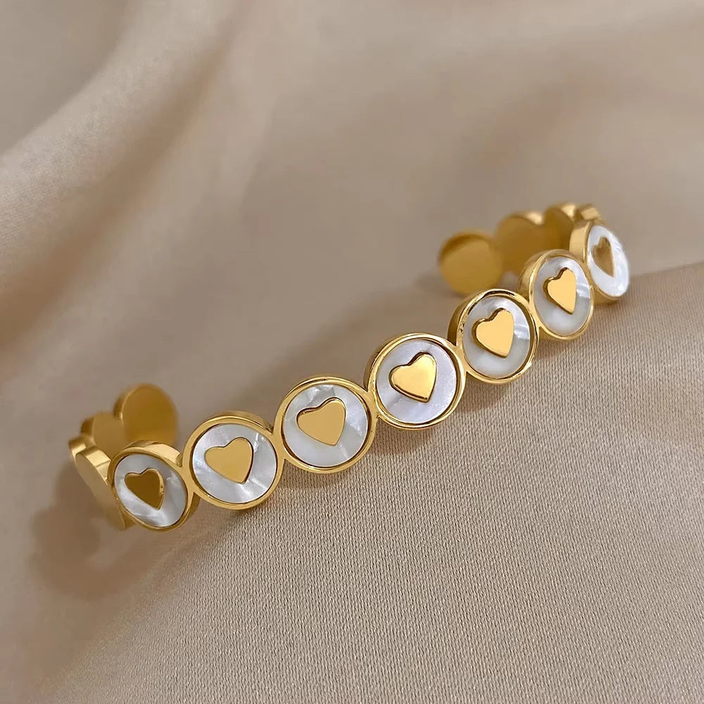 “White shell heart stainless steel cuff bracelet, gold plated, waterproof, gift.”