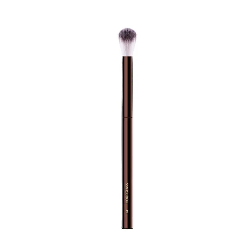 “Detail setting brush, soft fiber, skin-friendly, precise eye makeup tool, single brush.”