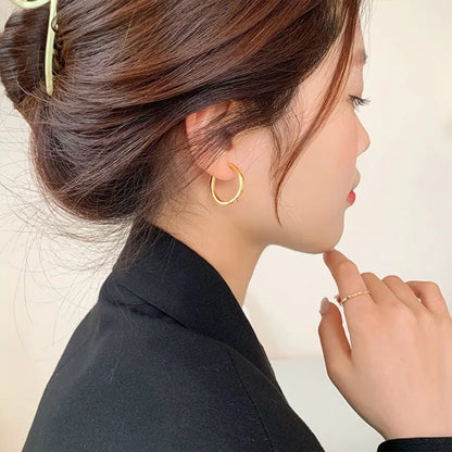 “Fashion Big Round Hoop Earrings, Shiny Circle Jewelry for Women, Party Style”