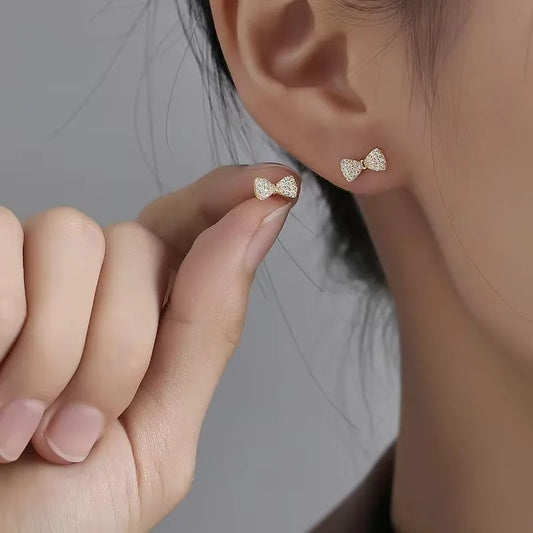 “Fashion heart stud earrings, hypoallergenic, perfect for cartilage piercings and gifts.”