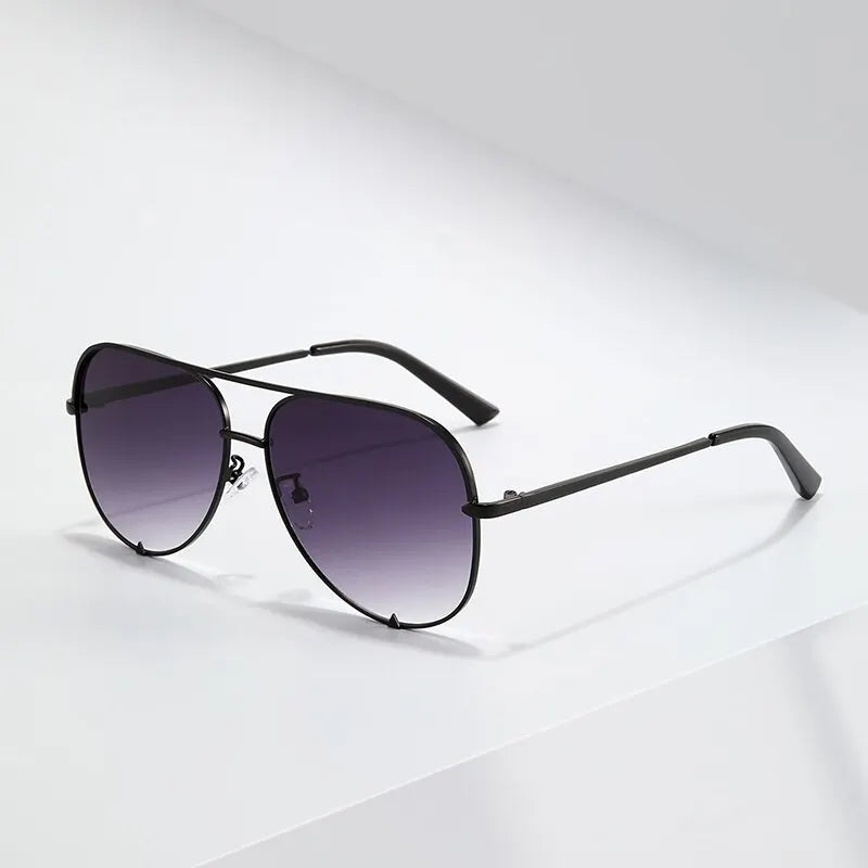 “European retro double-beam metal sunglasses, unisex toad mirror style.”